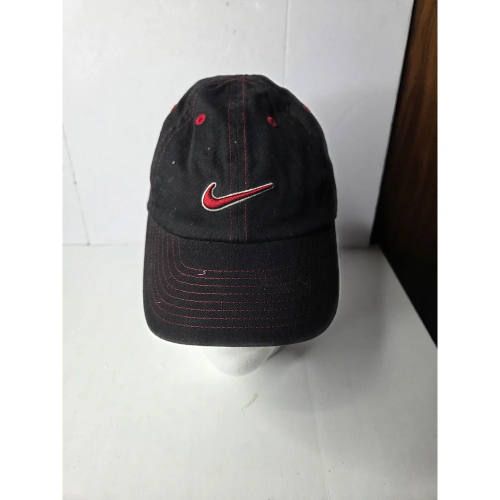 Nike Child Baseball‎ Cap Black Red Contrast Stitching Embroidered Swoosh Hat